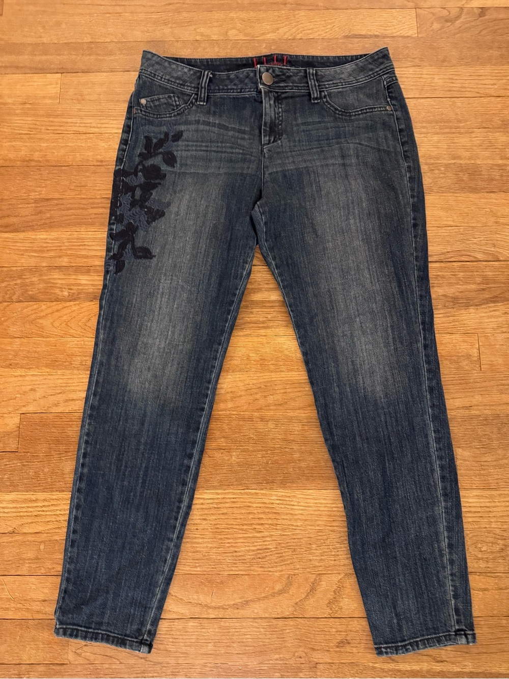 Elle Women's Blue Embroidered Straight Leg Jeans - Size 12
 b83
